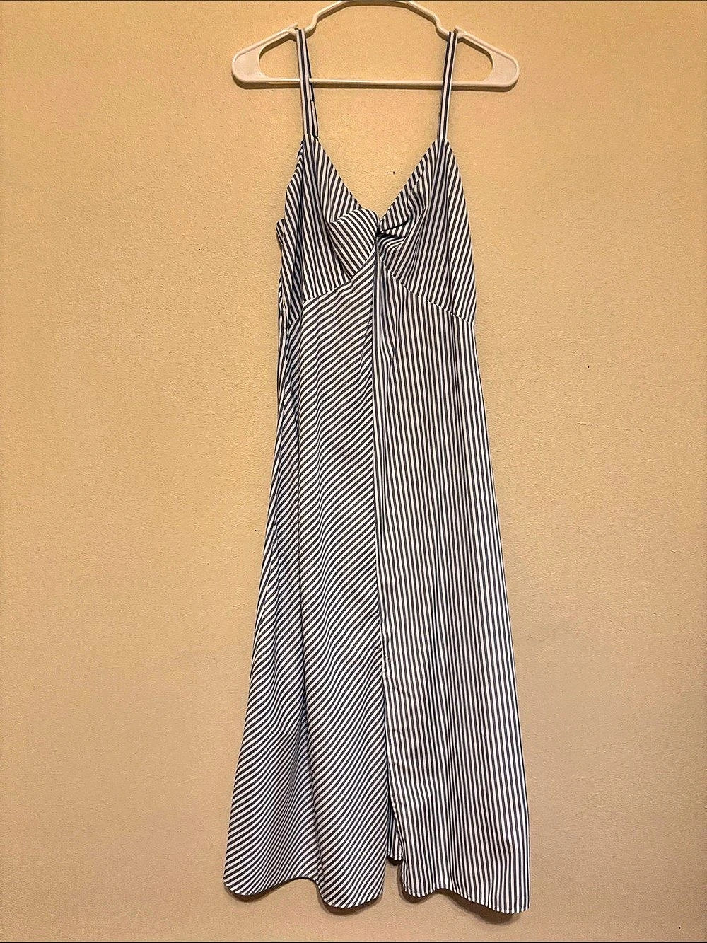 Striped Maxi Dress in Blue & White Size Large Like New